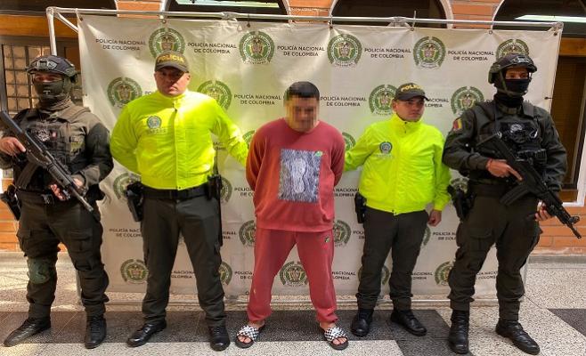 Capturado por los delitos de concierto para delinquir agravado, homicidio agravado y desplazamiento forzado