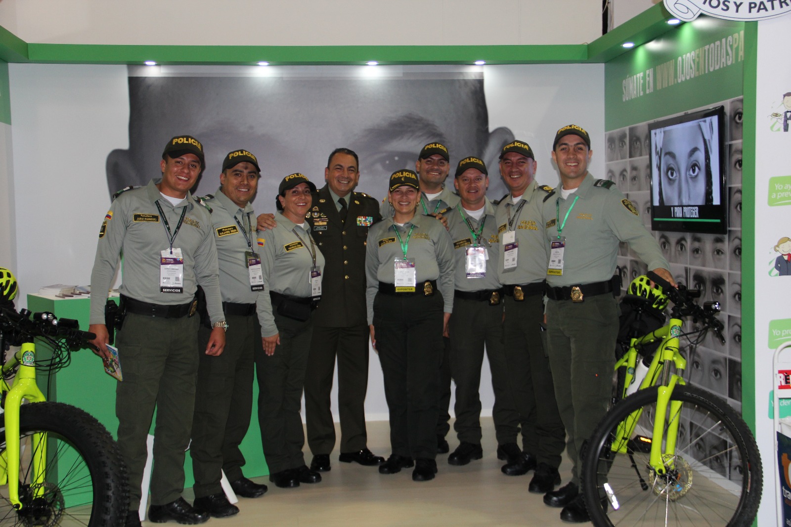 policias-turismo-en-feria-anato