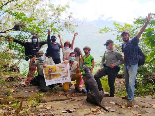 Policías_y_turistas_celebramos_el_Global_Big_Day_en_Santander_2