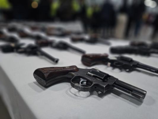 mediante la modalidad de atraco perfilaban a sus víctimas y procedían a abordarlas una vez se encontraban en la entrada de sus residencias y utilizando armas de fuego  