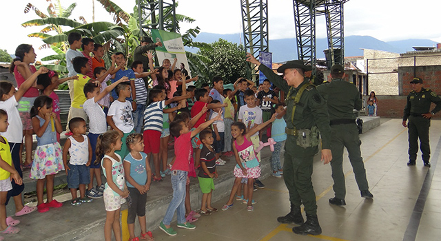 Con jornadas de prevención-preparamos-bienvenida de estudiantes a sus colegios-policía-meta