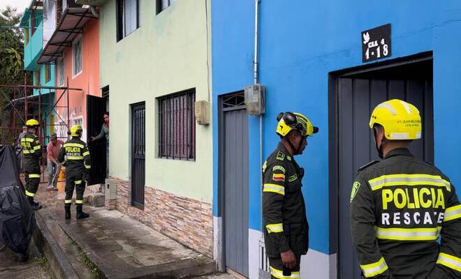 Acercamiento a los ciudadanos mediante puerta a puerta para que conozcan de primera mano la reacción a tomar durante posible emergencia