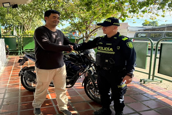 Un Policía, un ciudadano