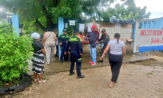 Registro y control en las entradas de los puestos de votación