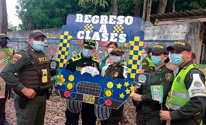 Policía acompaña regreso a clases