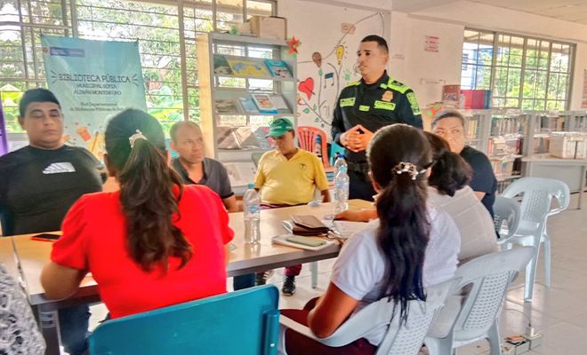 Reunión con la comunidad para brindar recomendaciones de seguridad