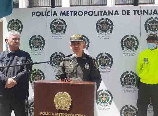 Policía dando declaraciones