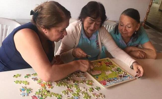 Además, se debe tener una dieta equilibrada, mantenerse físicamente activo y proteger la cabeza con un casco.