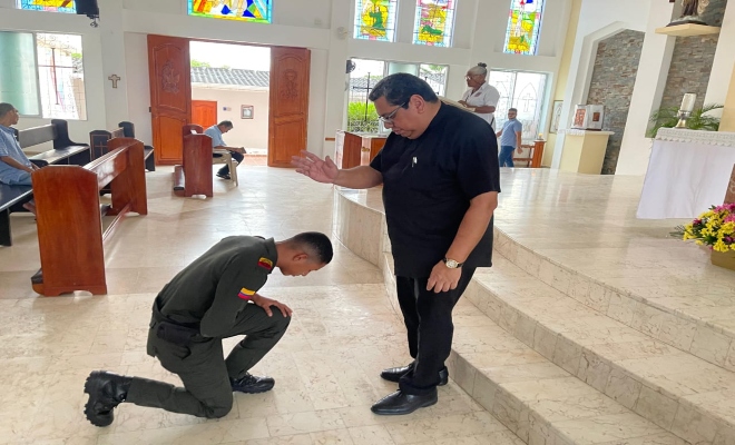 Se encomienda a la Virgen María y a Dios