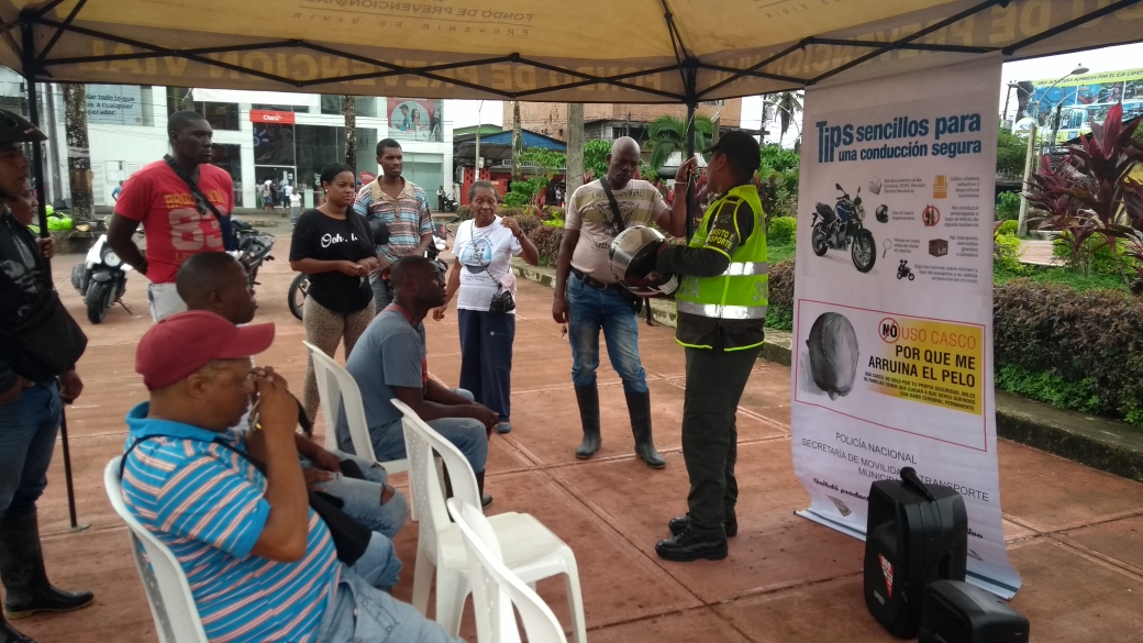 Sensibilizamos-la-ciudadanía-sobre-el-uso-del-casco-en-Quibdó