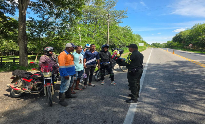 Campaña ‘Siempre Seguros’ en la vía Sincelejo-Calamar liderada por la Seccional de Tránsito y Transporte