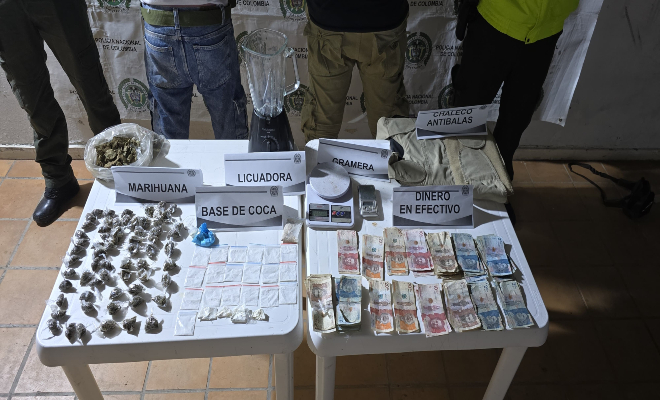 Concierto para delinquir, una por hurto, otra por utilización ilegal de uniformes e insignias y por violencia contra servidor público 