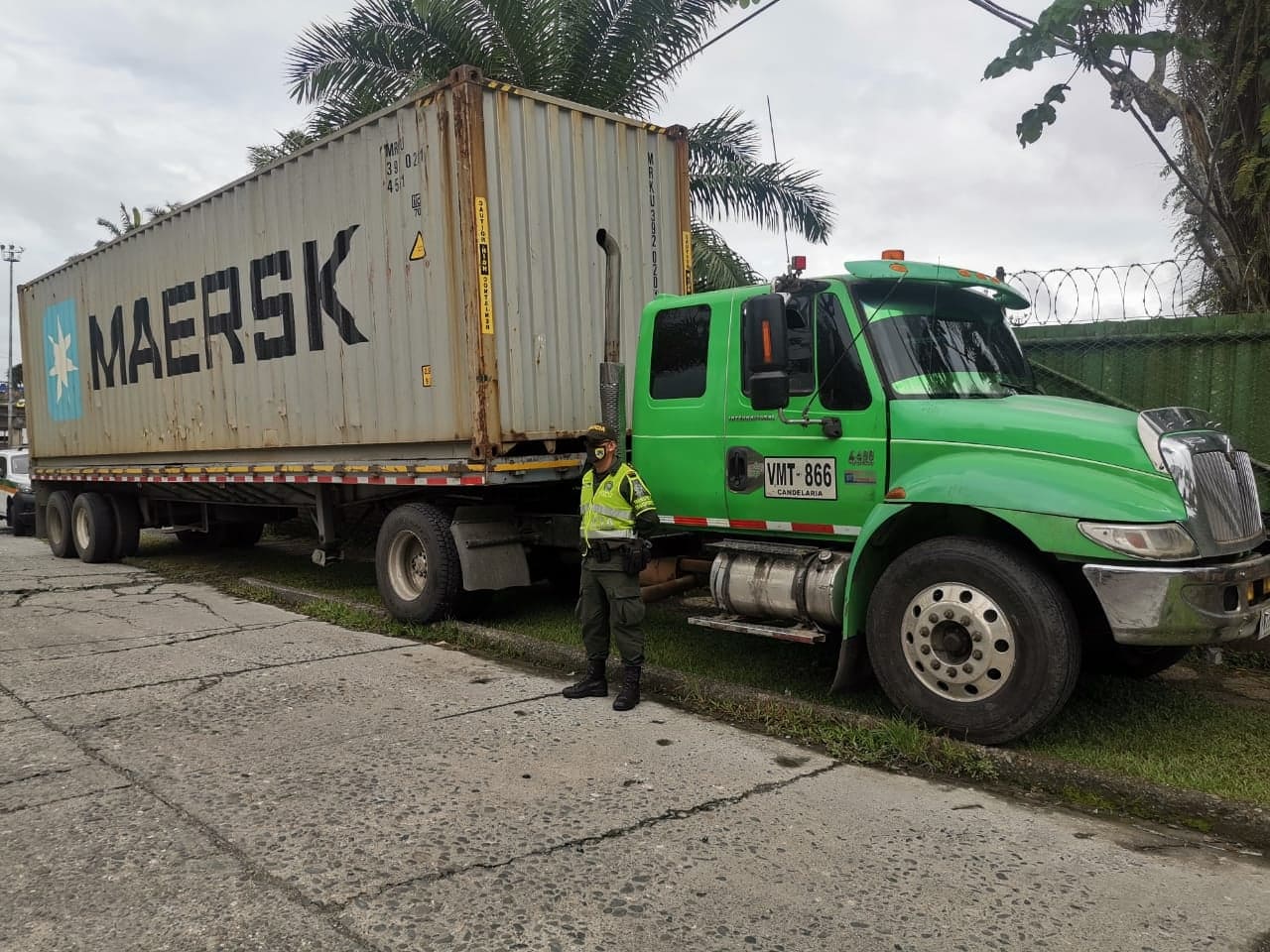 Vehículo Tracto camión utilizado para el transporte del material bélico