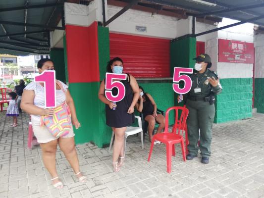 Policía con su grupo de Infancia y Adolescencia campaña de digamos no a la Violencia Contra la Mujer 