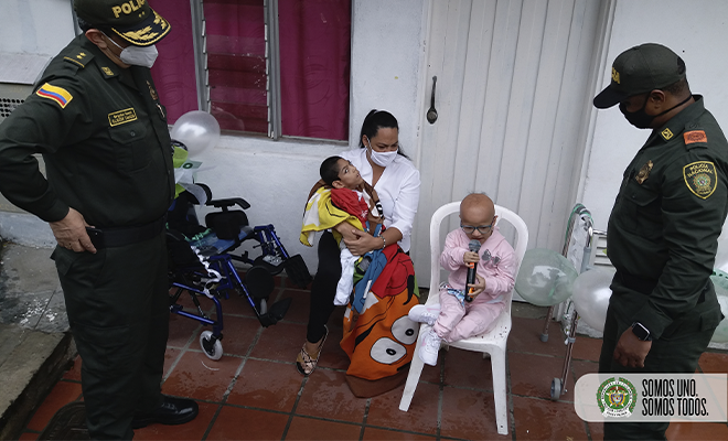visita del comandante a familia de bajo recurso