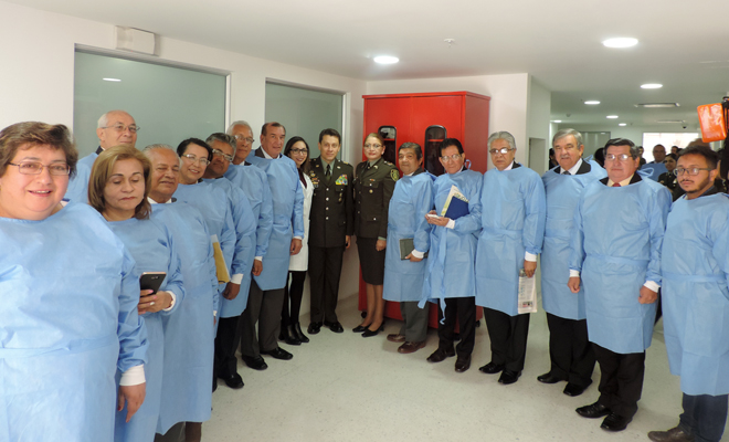 grupo de usuarios veedores con director de sanidad