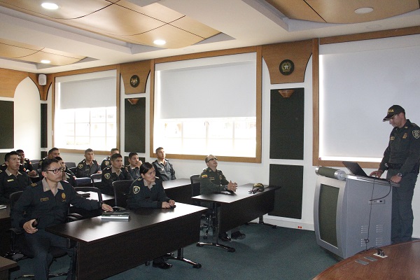 Visita de referenciación por parte de una delegación policial del Perú