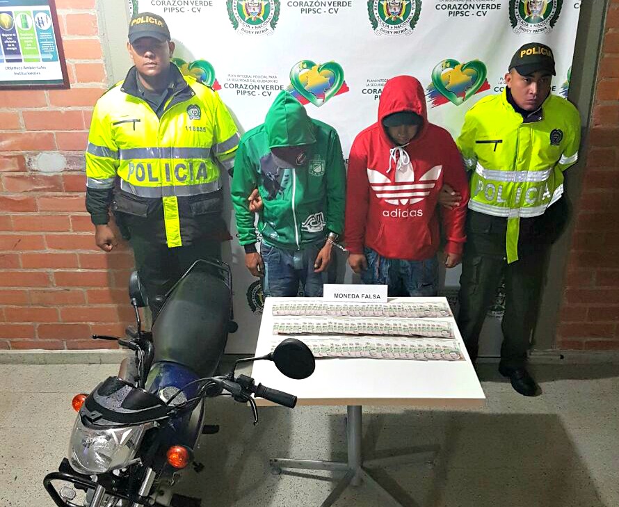 Policia-antioquia-en-Cocorná-Policía-captura-dos-hombres-por-el-delito-de-tráfico-de-moneda-falsa.