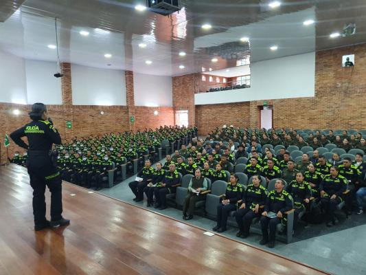 Paciencia, prudencia e inteligencia: Palabras claves en su discurso para el personal que integra esta escuela.