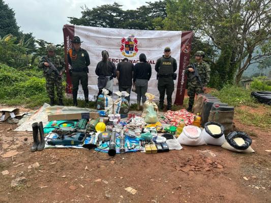 Exploración ilícita de yacimientos mineros