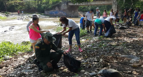 limpieza-rios-antioquia-policia