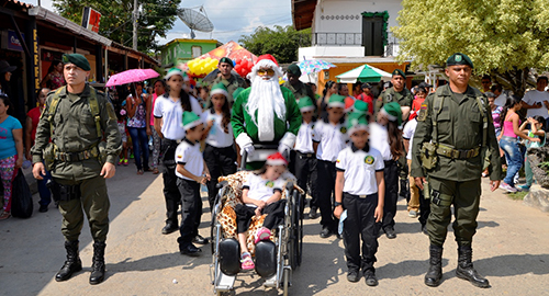311217-antioquia-entrega-regalos