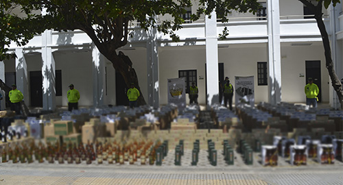 141114-incautación licor-contrabando-santa-marta