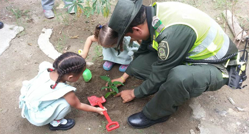 281015-actividad-ambiental-siembra-arboles-santa-marta