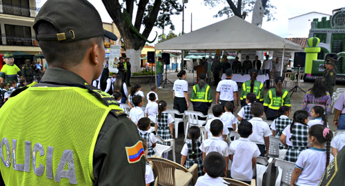 131115-actividad-recuperacion-parque-antioquia