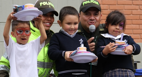 POLICIA NACIONAL regreso a clases ecsan