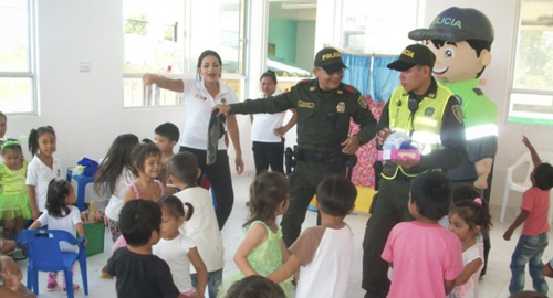 211015-actividad-ninos-amazonas-policia