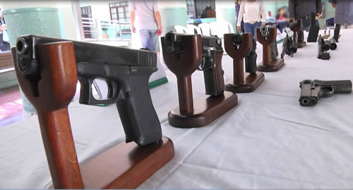 armas-fuego-medellin-policia-incautacion-techo-casa