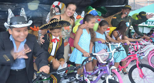 navidad-putumayo-ninos-policia