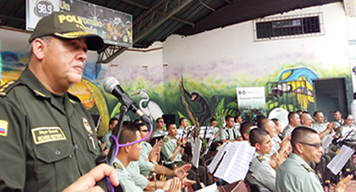 Policia-escuela de cadetes-serenata a Leticia-amazonas-selva