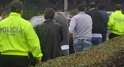 140915-captura-hombres-dijin-fraude-bogota