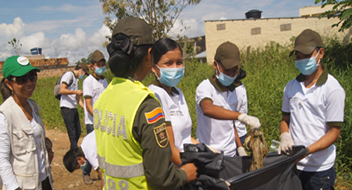 POLICIA NACIONAL-ambiental-amazonas-reciclar